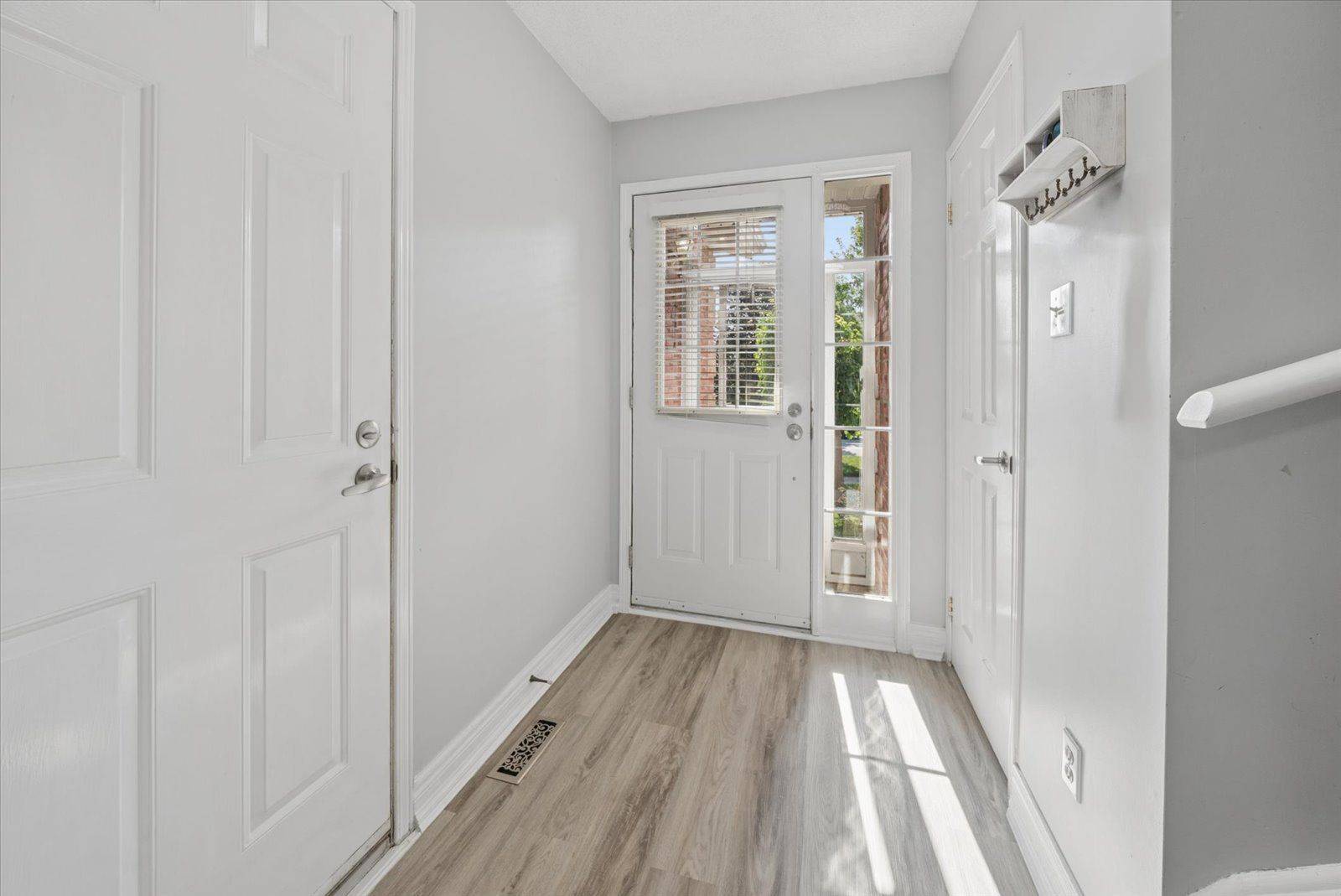 229 Fairwood DR, Georgina, ON L4P 3Y5