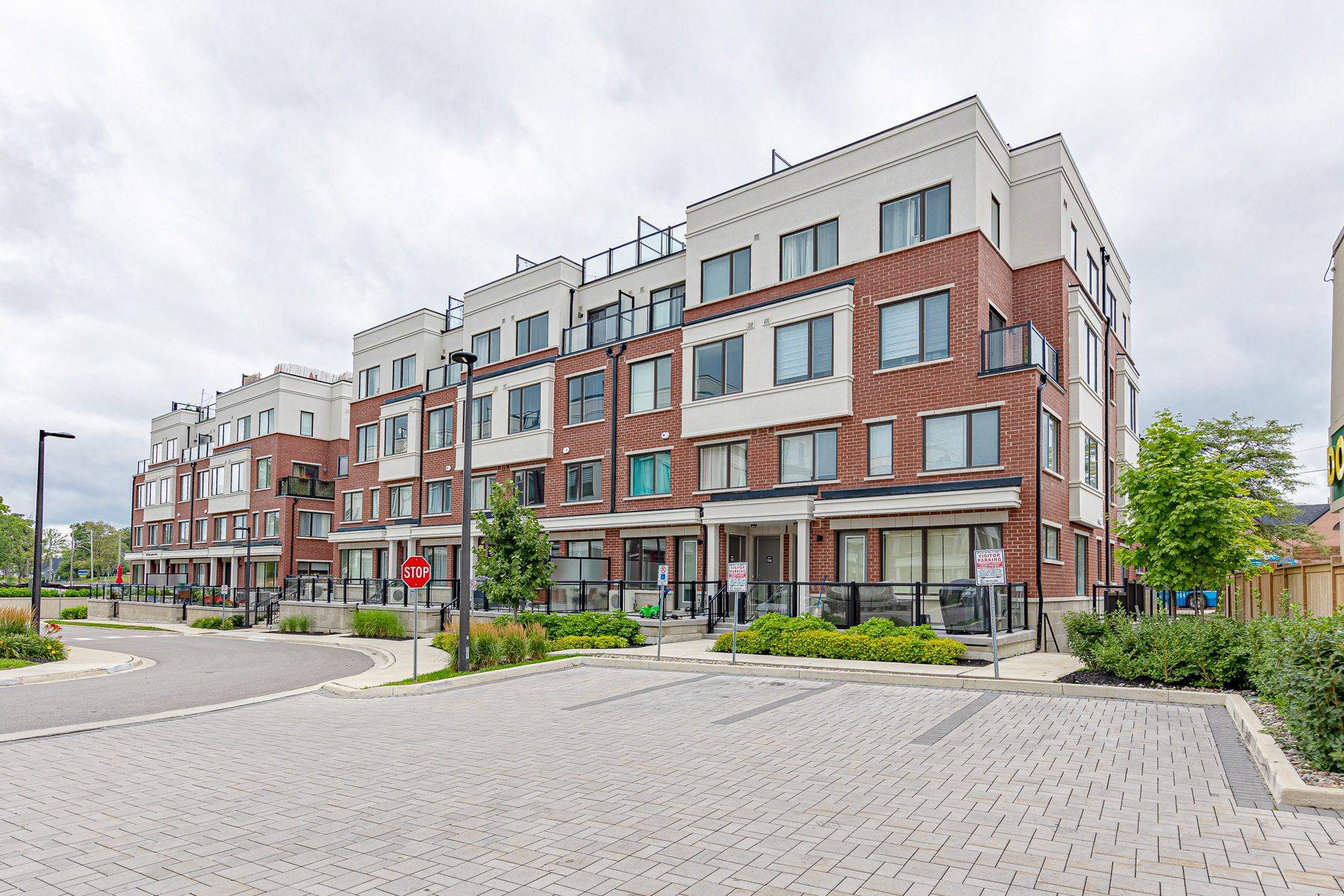 600 Alex Gardner CIR #109, Aurora, ON L4G 0A3