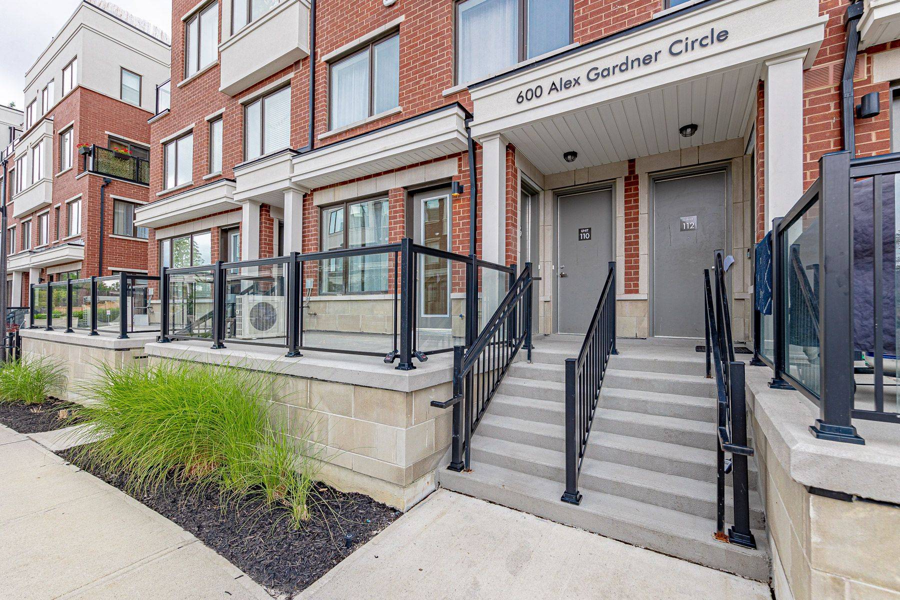 600 Alex Gardner CIR #109, Aurora, ON L4G 0A3