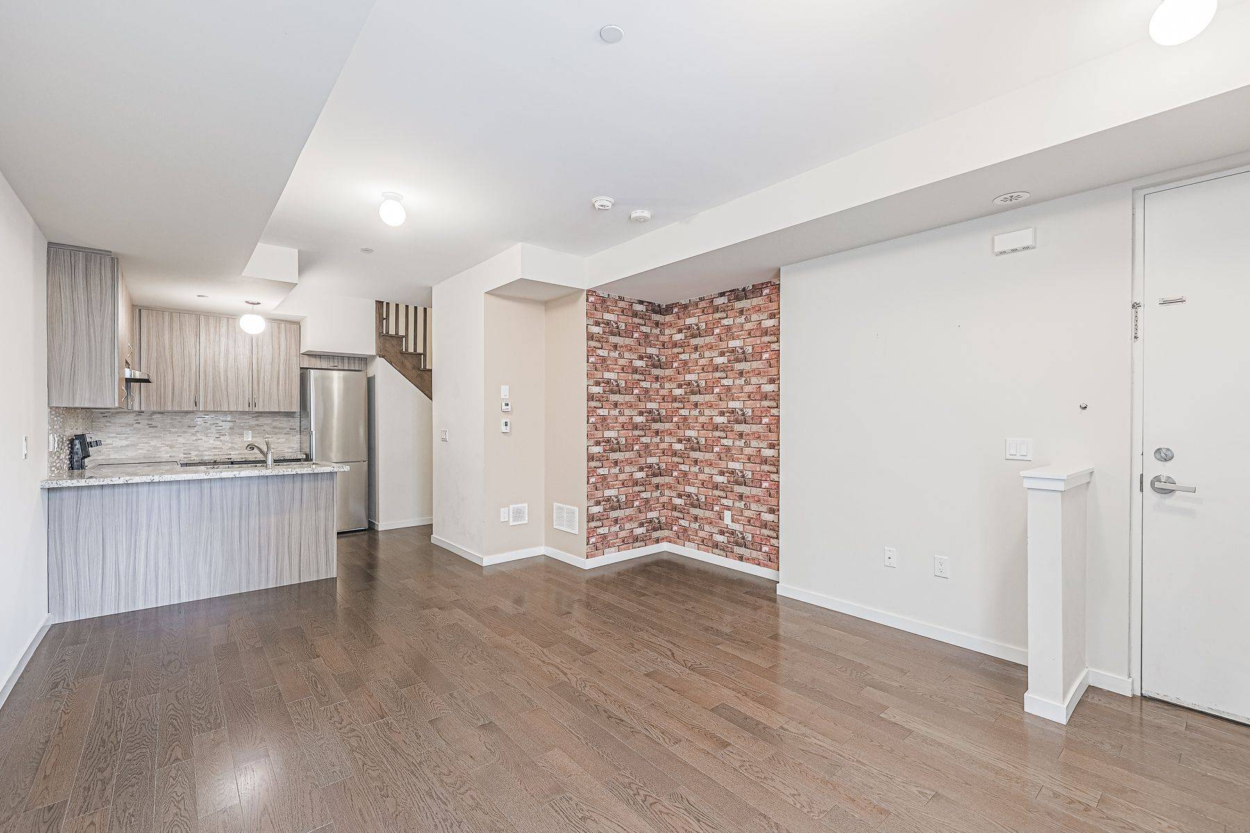 600 Alex Gardner CIR #109, Aurora, ON L4G 0A3