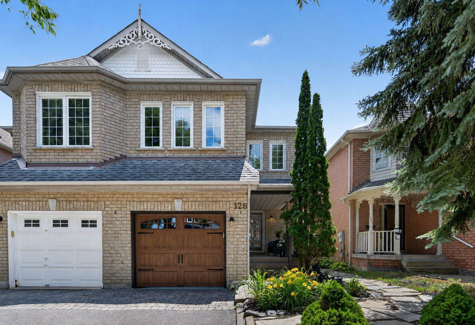 126 Woodroof CRES, Aurora, ON L4G 7H2