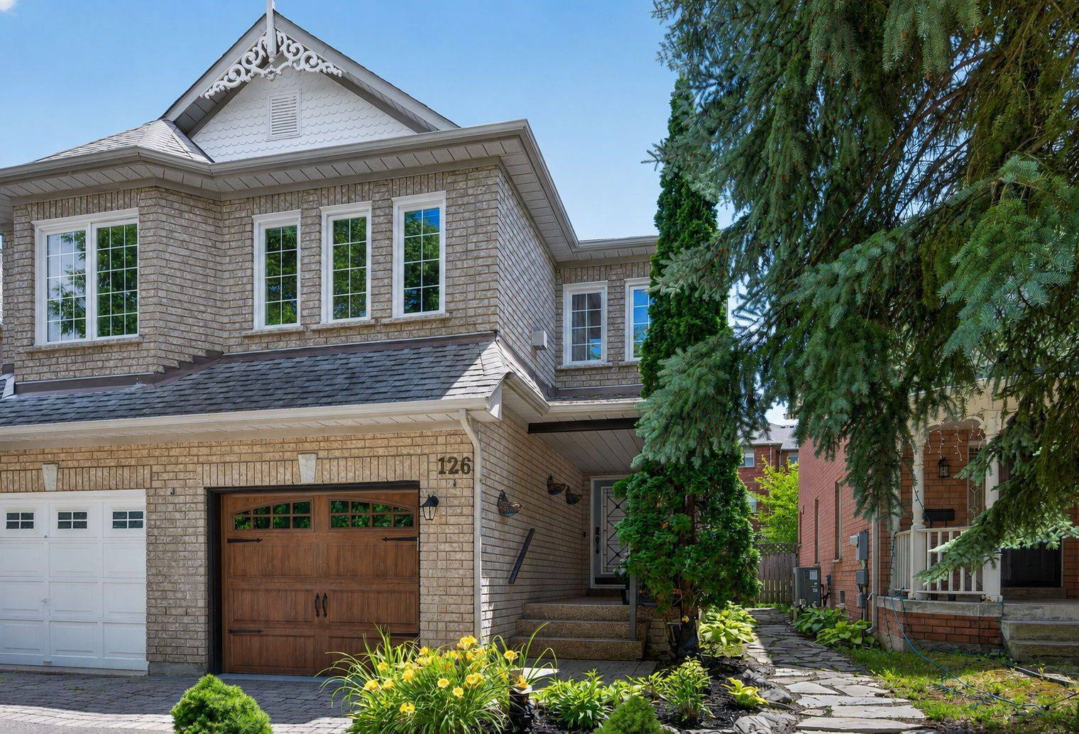 126 Woodroof CRES, Aurora, ON L4G 7H2