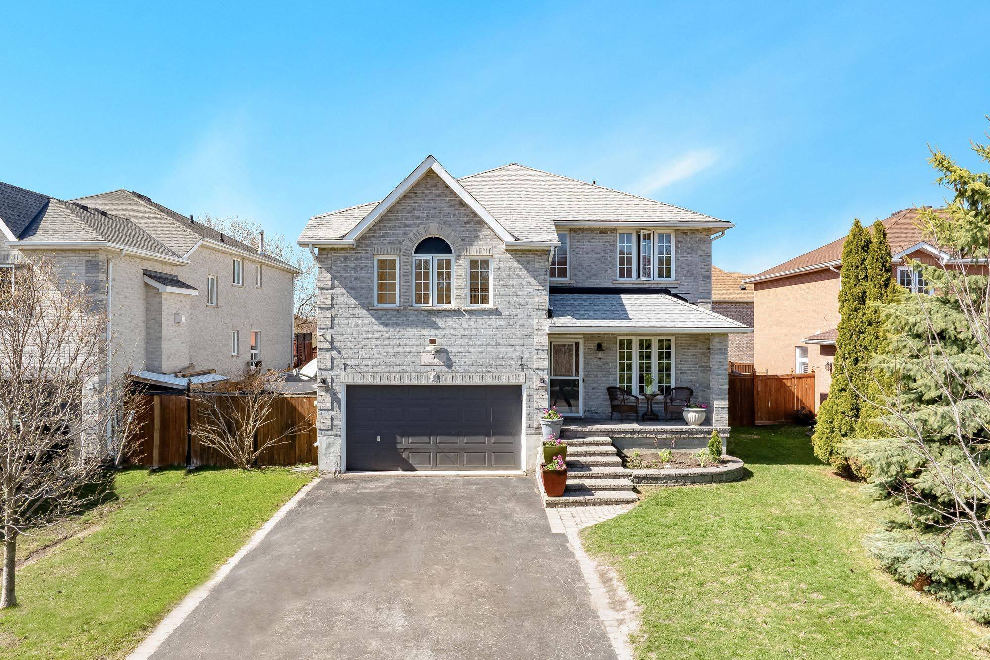 4 Whispering Pine PL, Barrie, ON L4N 9R9
