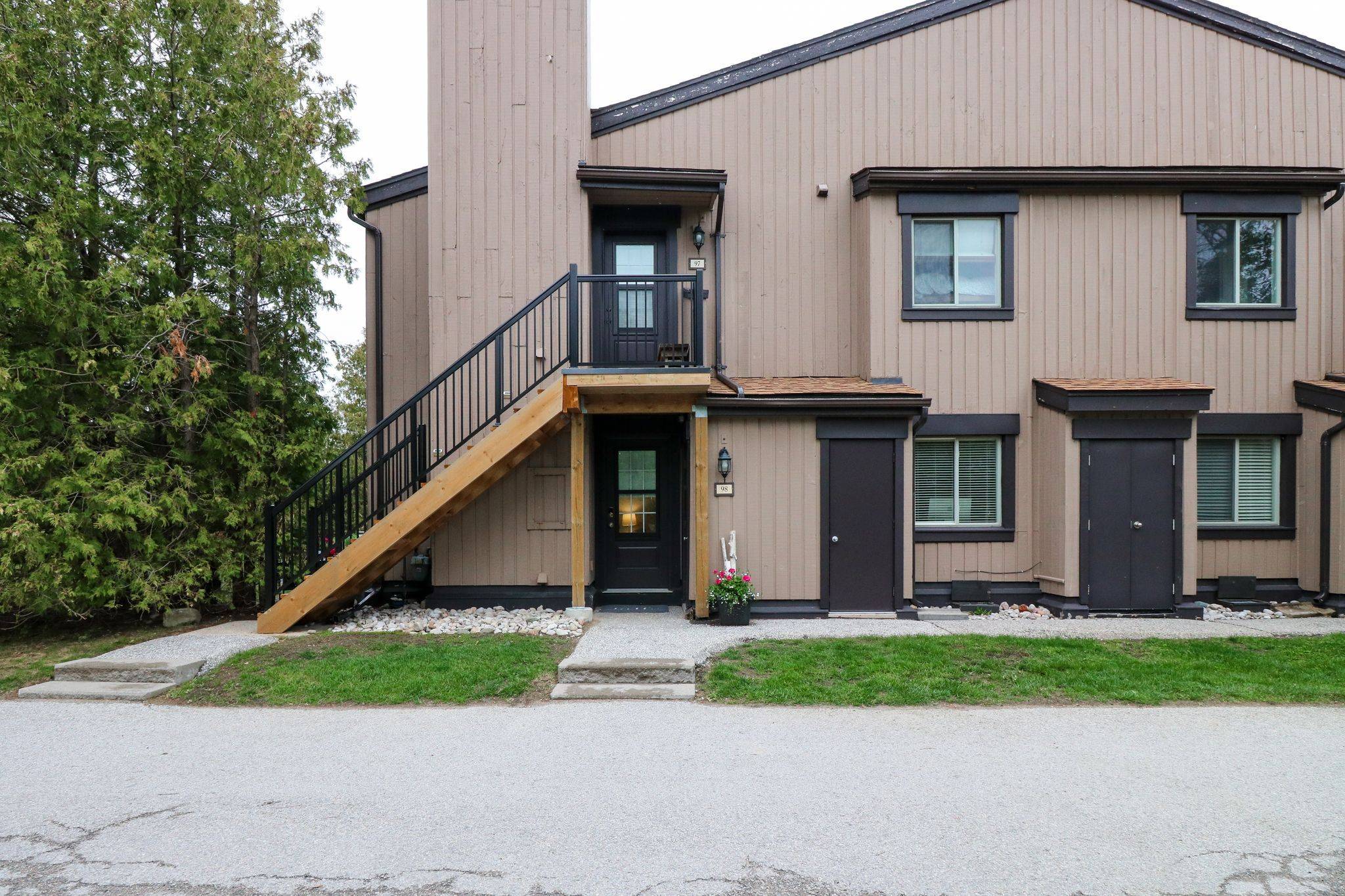 23 Dawson DR #98, Collingwood, ON L9Y 5B4