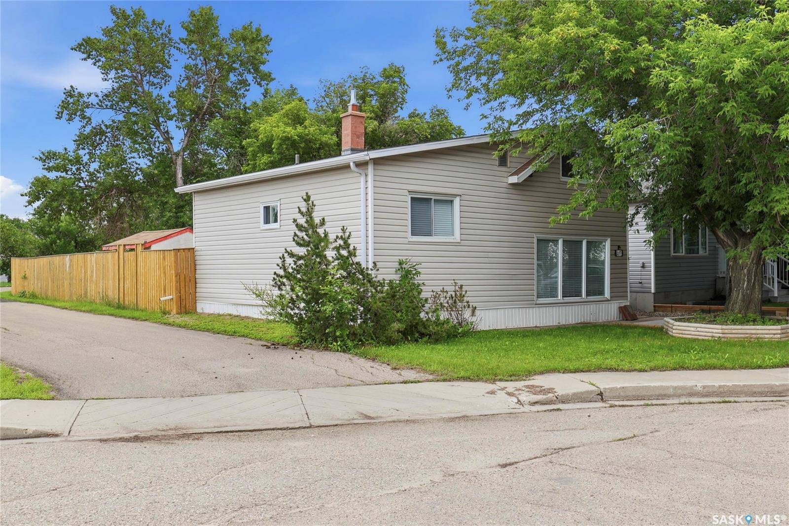 2157 Francis STREET, Regina, SK S4N 2P4