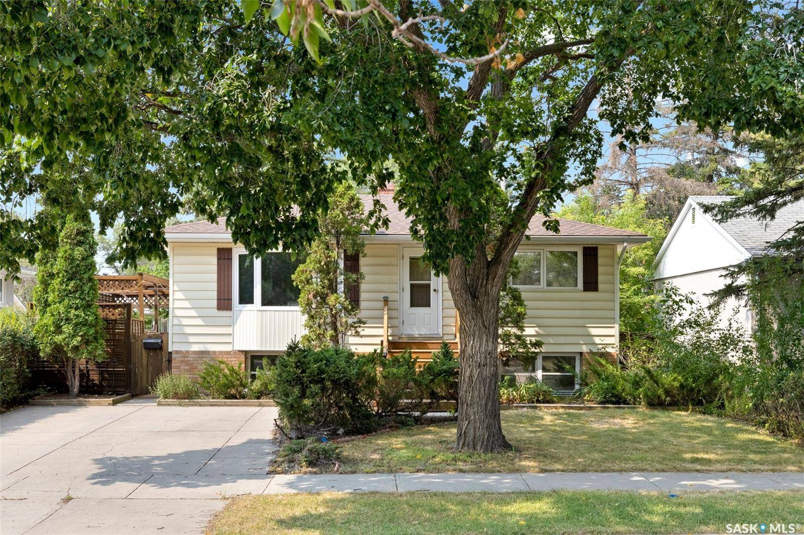 616 Broadway AVENUE E, Regina, SK S4N 1A1