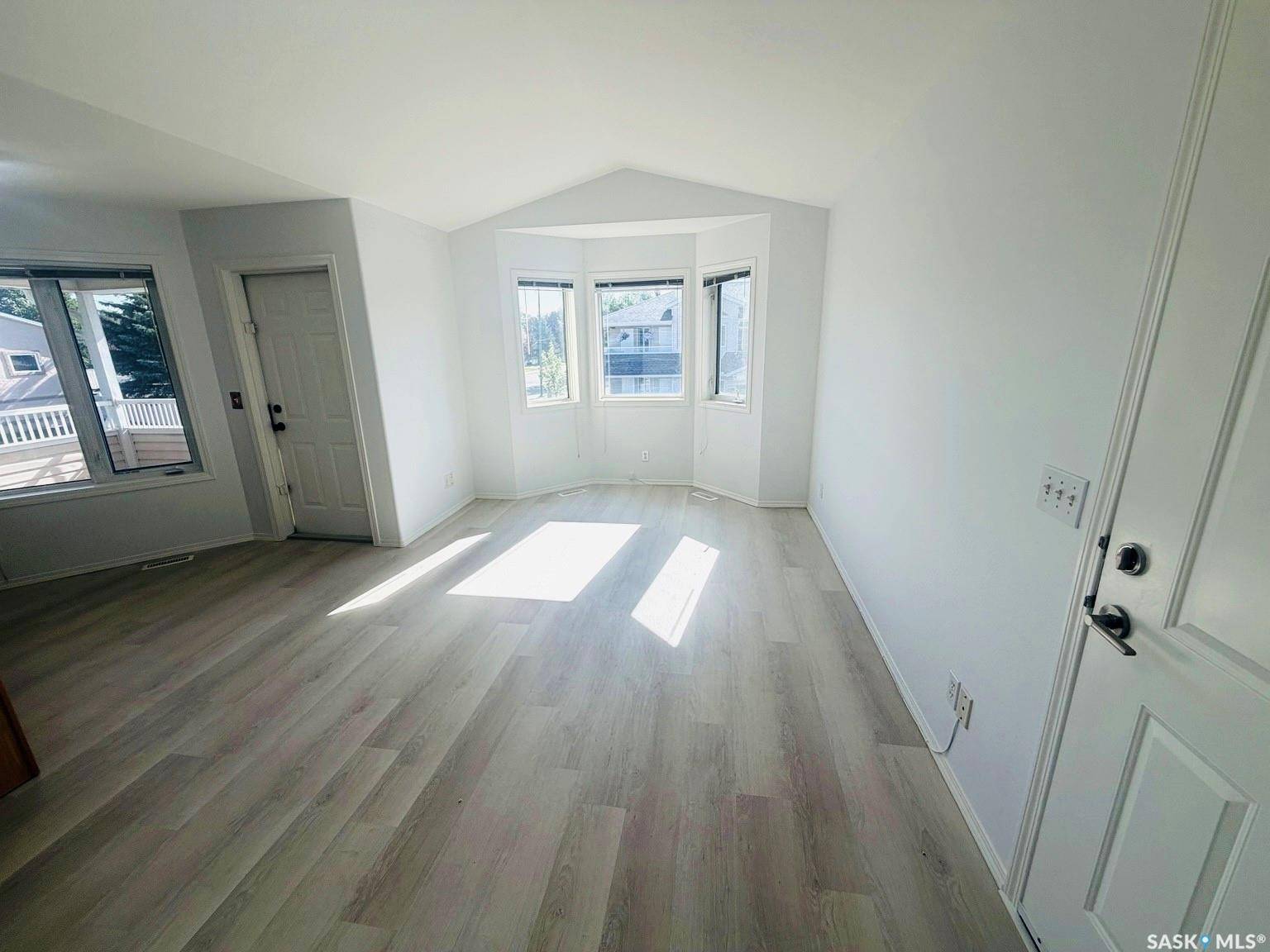 3287 WOODHAMS DRIVE, Regina, SK S4V 3A2
