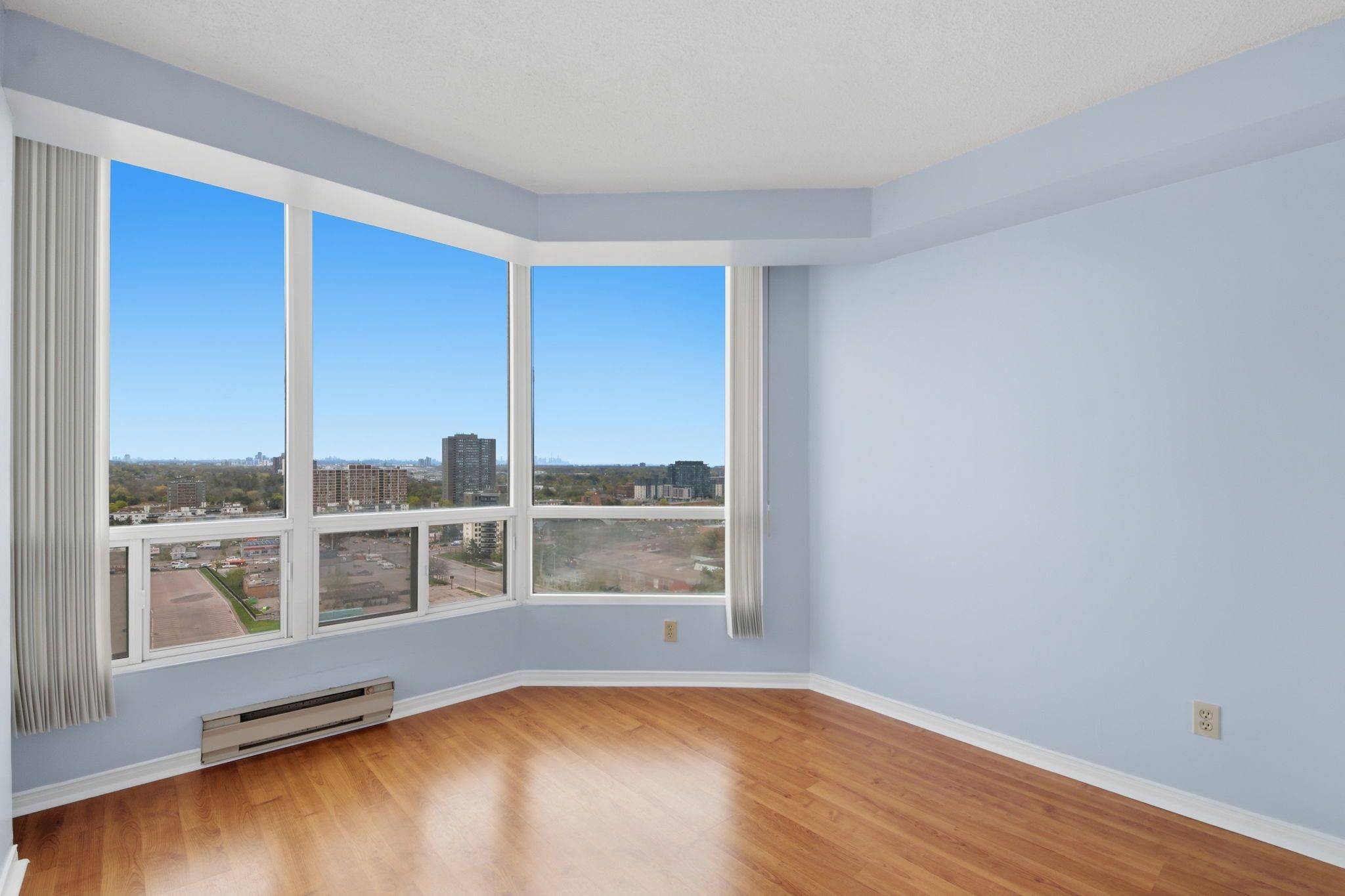 115 Hillcrest AVE #1614, Mississauga, ON L5B 3Y9