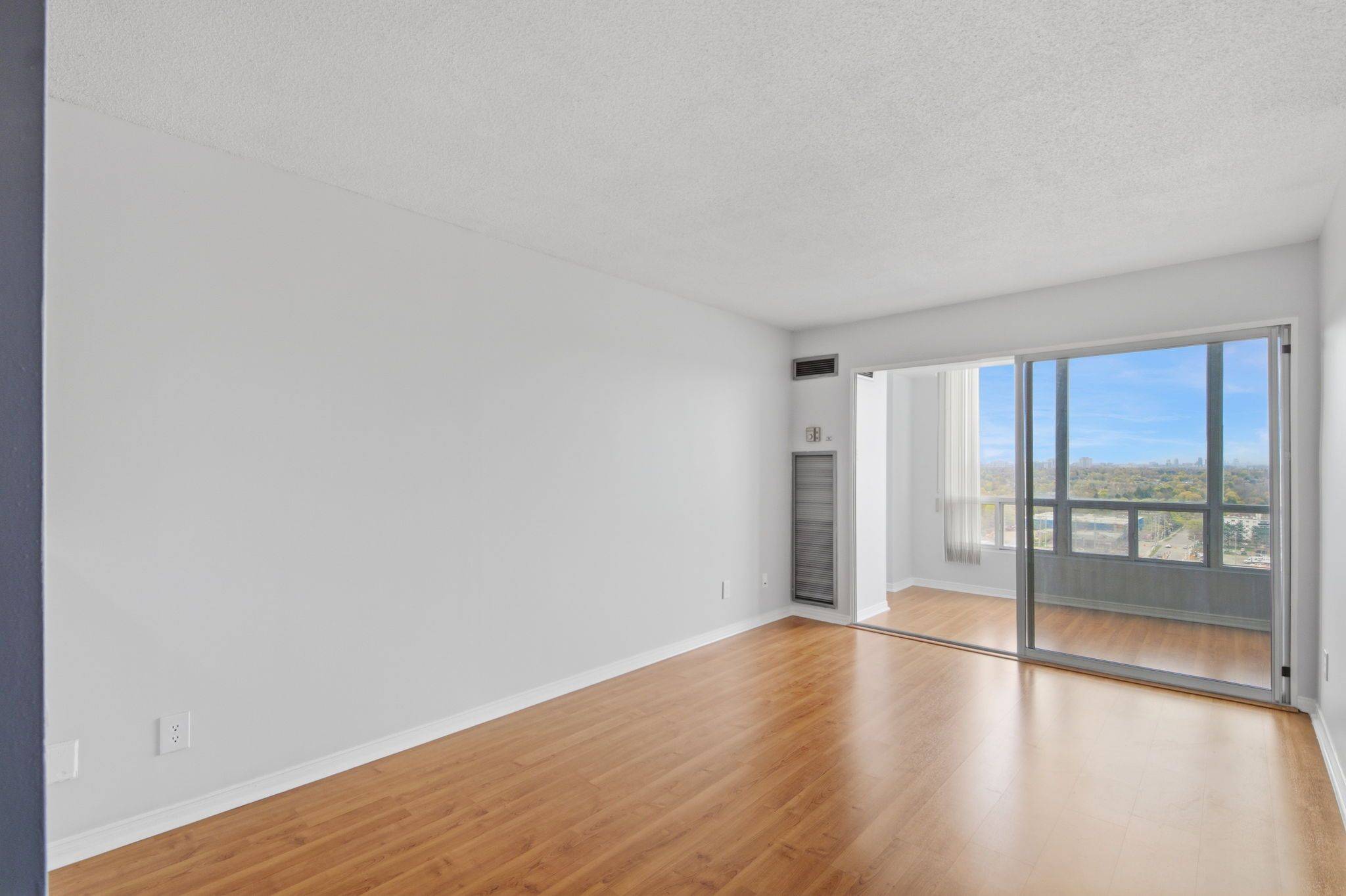 115 Hillcrest AVE #1614, Mississauga, ON L5B 3Y9