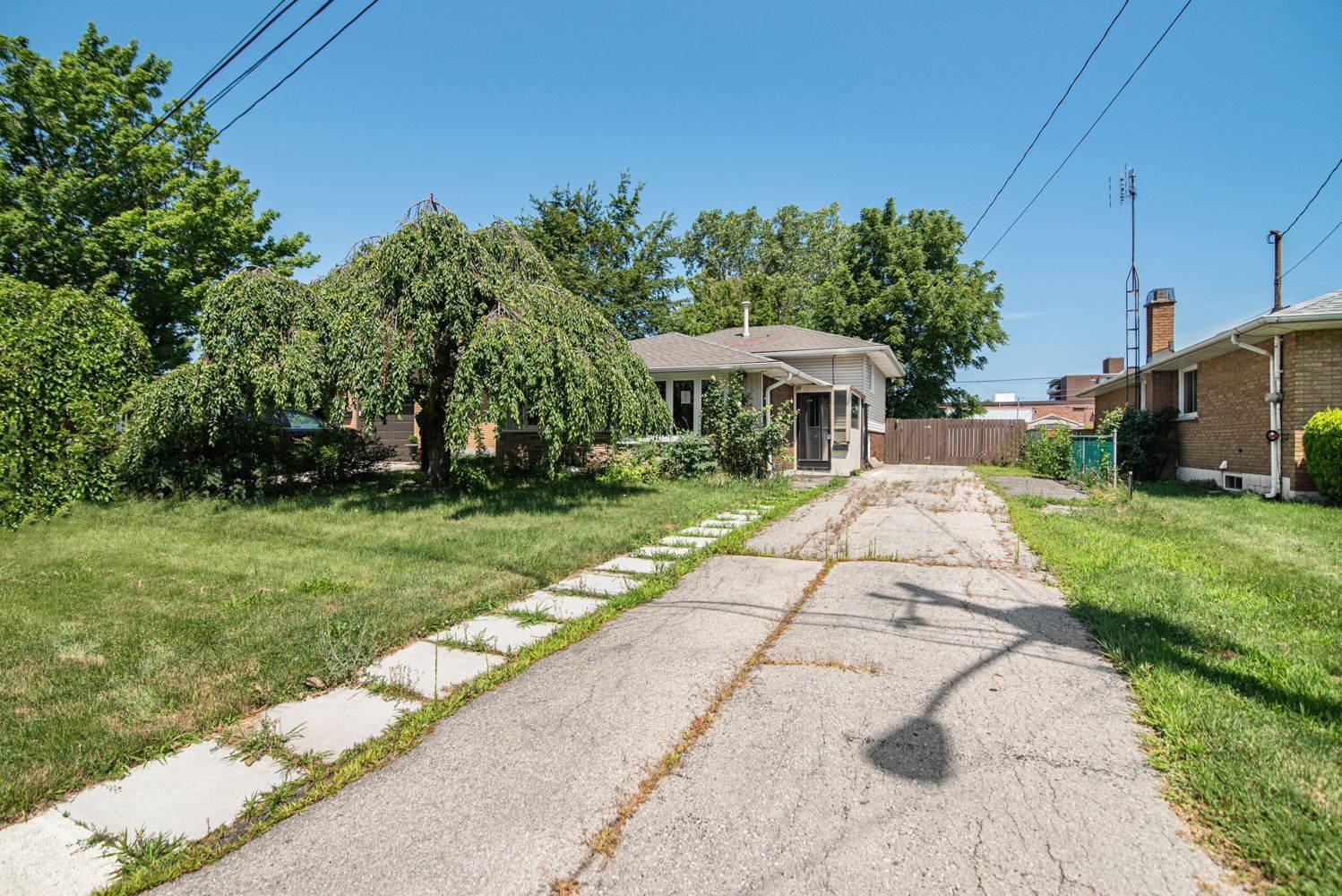 100 Mountain AVE N, Hamilton, ON L8G 3P7