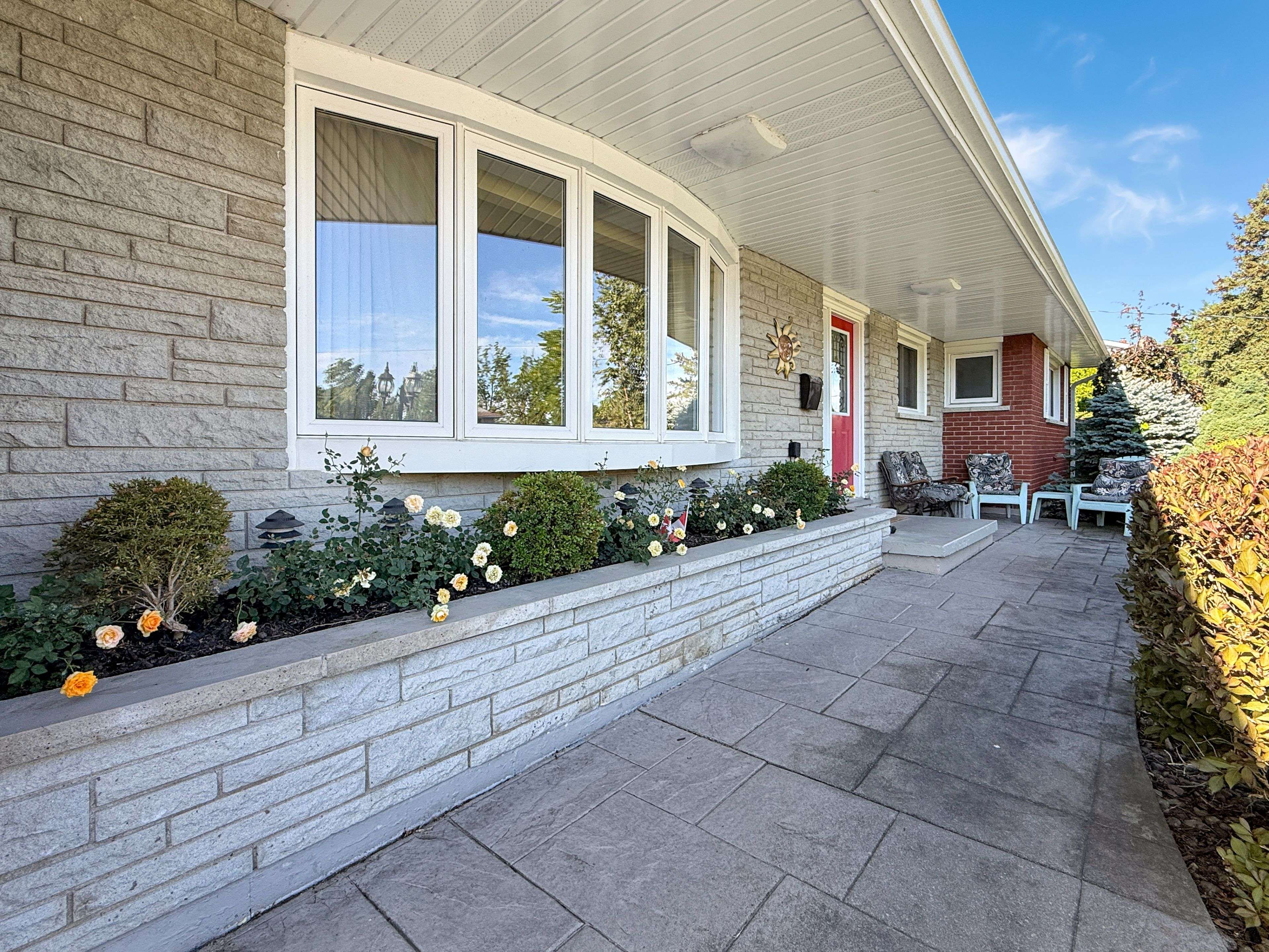 27 Lindbergh DR, Fort Erie, ON L2A 2Z5