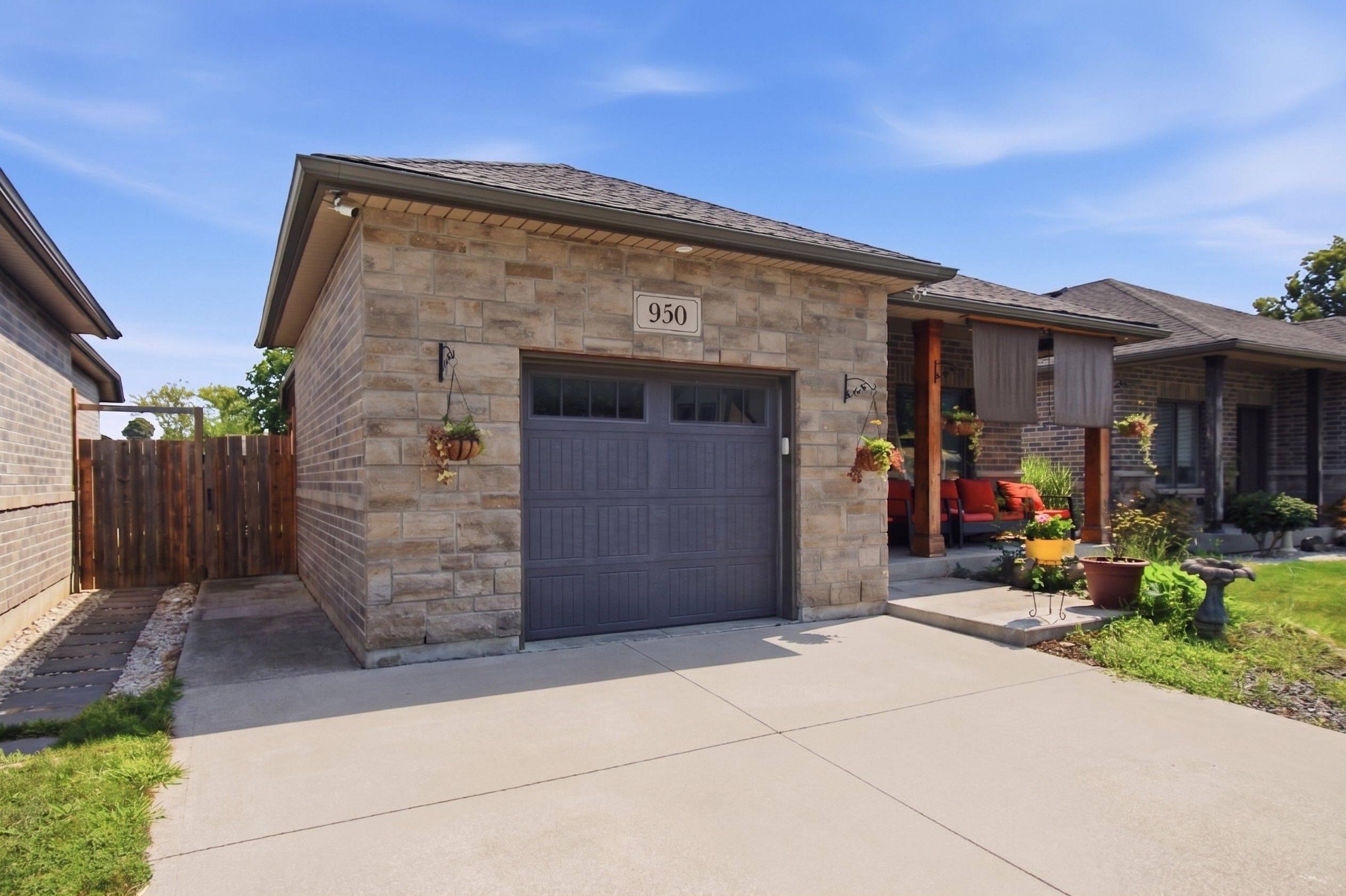 950 Ellrose AVE, Windsor, ON N8Y 3W9