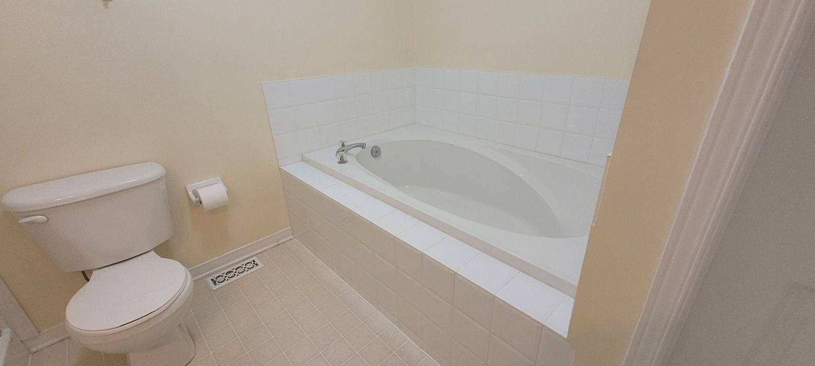91 Scout ST, Carlington - Central Park, ON K2C 4C9