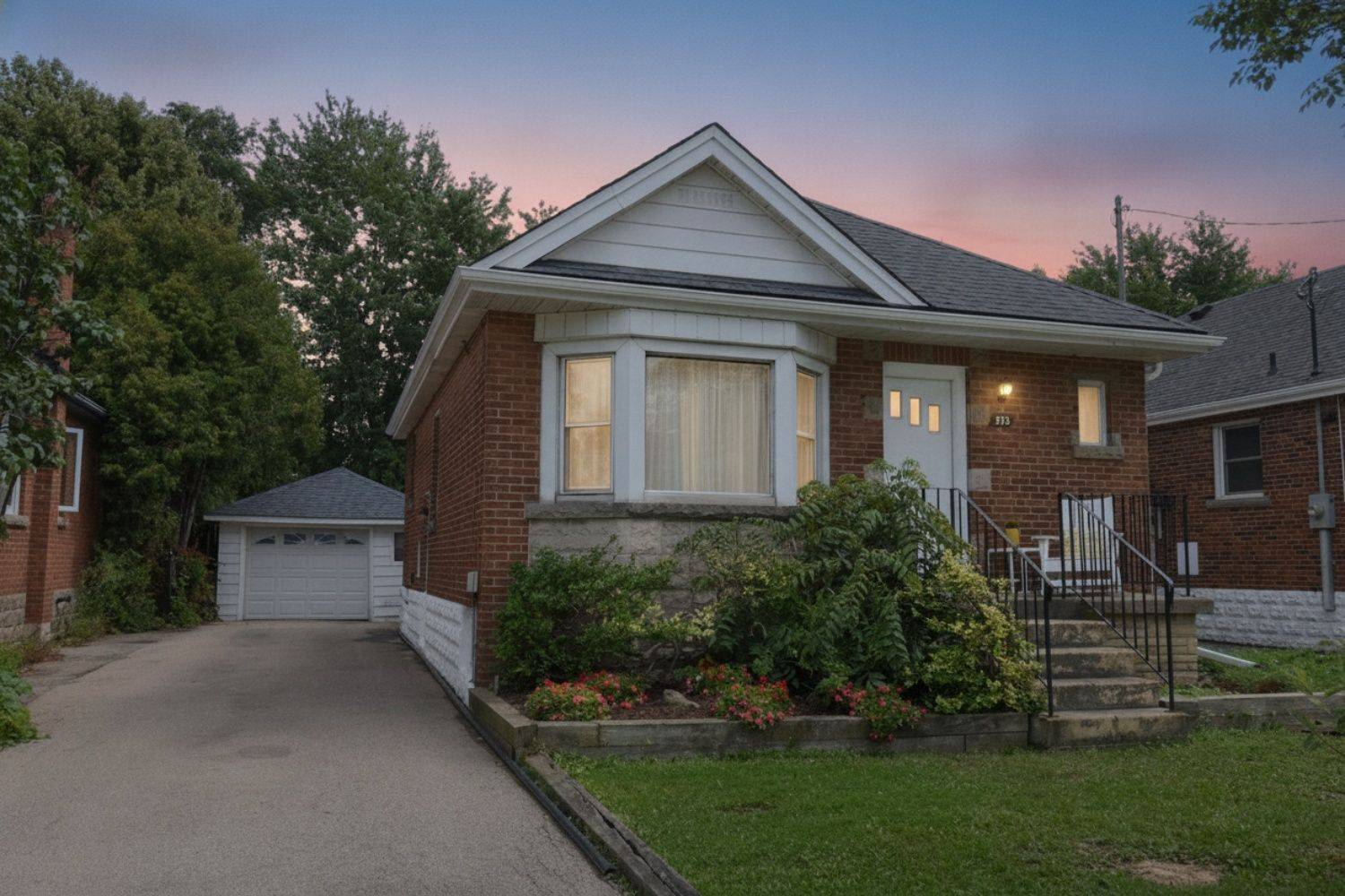 575 Upper Wentworth ST, Hamilton, ON L9A 4V1