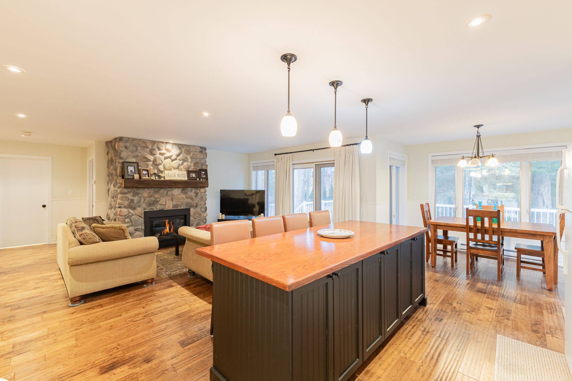33 Forest AVE, South Huron, ON N0M 1T0