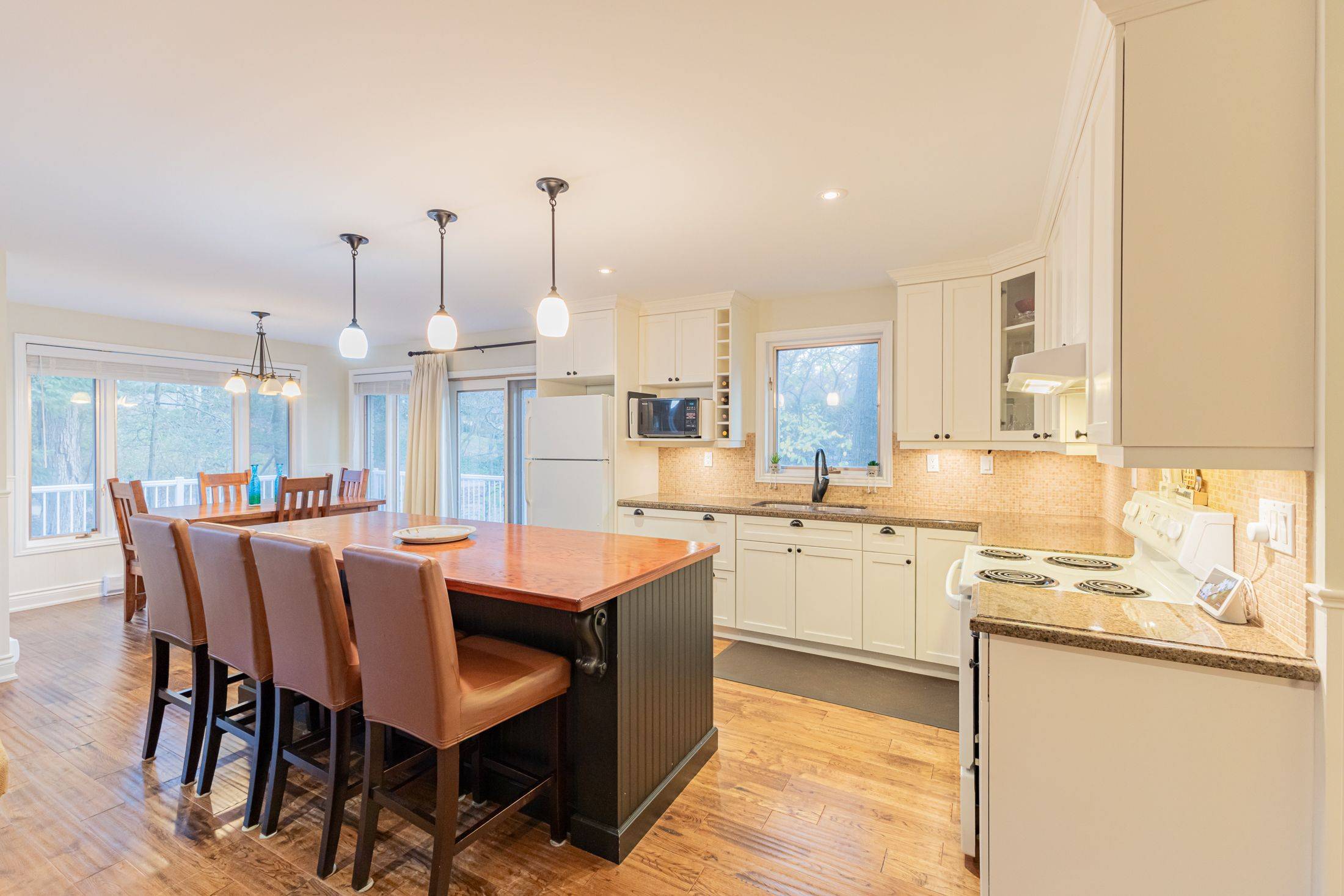33 Forest AVE, South Huron, ON N0M 1T0