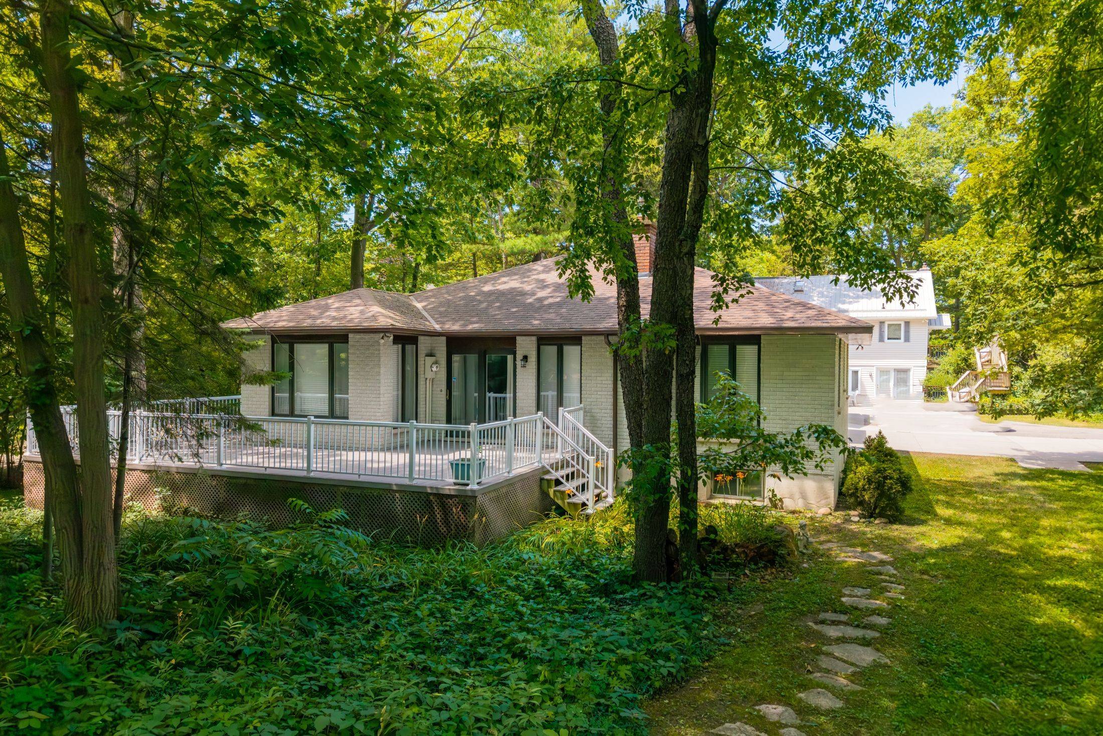 33 Forest AVE, South Huron, ON N0M 1T0