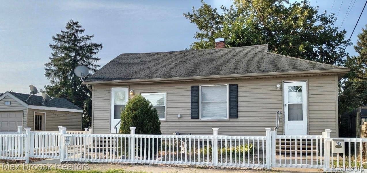 913 Boston AVE, Waterford Charter Township, MI 48328