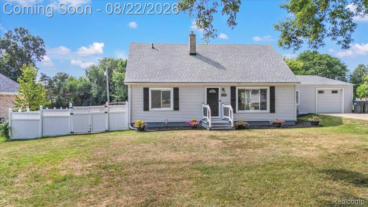 1320 Larayne DR, Troy, MI 48085