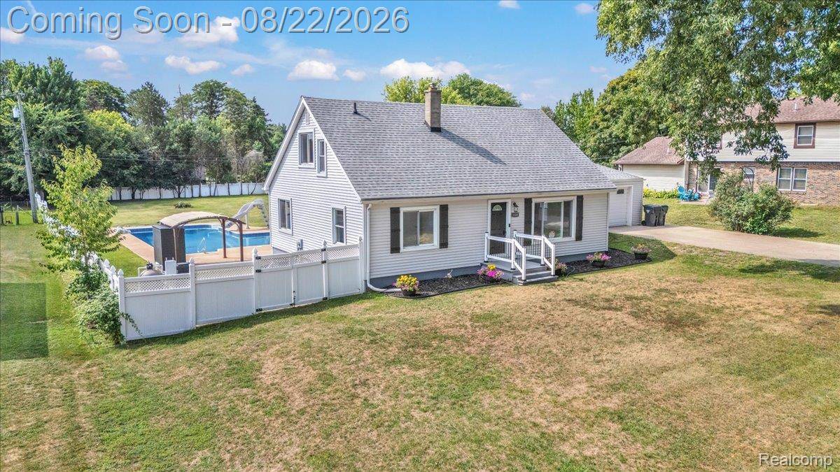 1320 Larayne DR, Troy, MI 48085