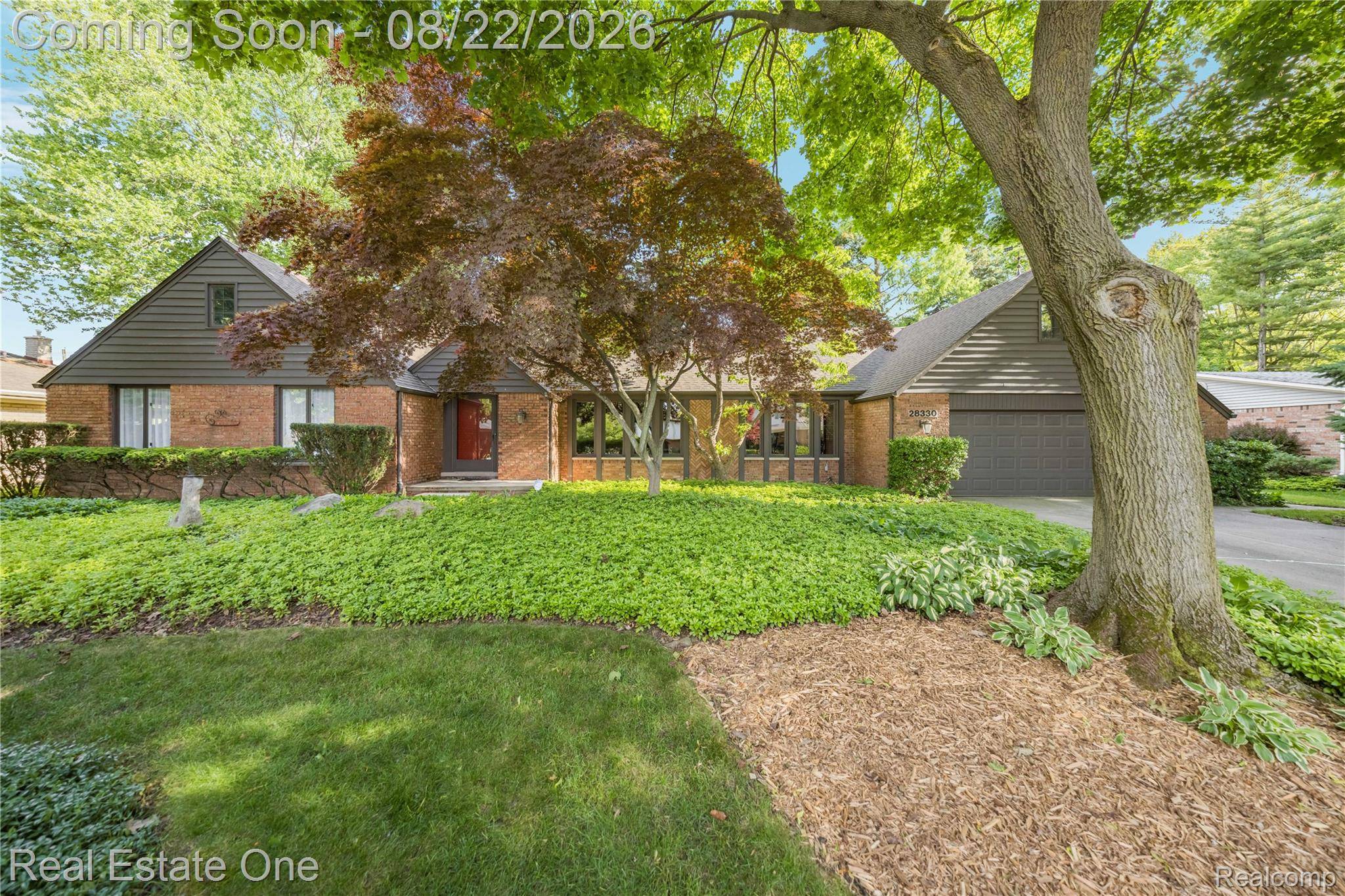 28330 E Blom DR, Harrison Charter Township, MI 48045