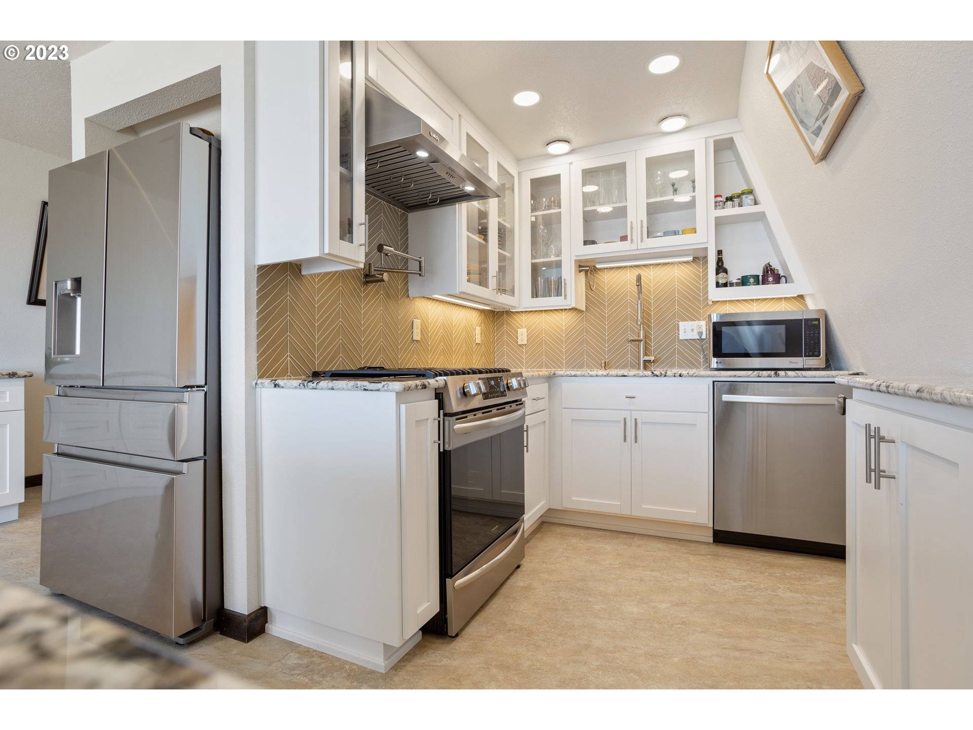 35630 SUNSET DR, Pacific City, OR 97135