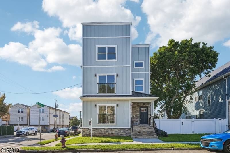29-31 S 2Nd St, Elizabeth City, NJ 07206