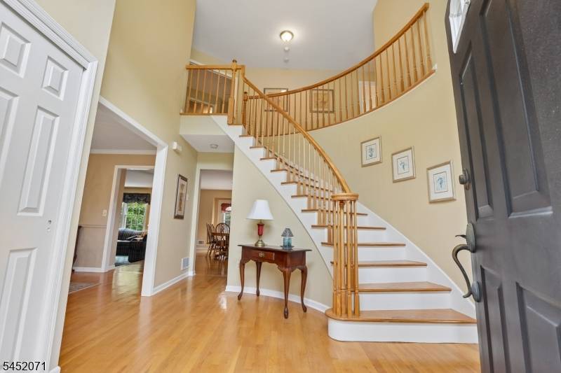 2 Stratford Dr, Randolph Twp., NJ 07869