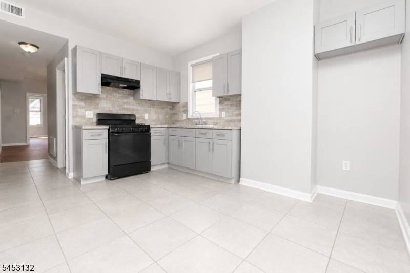 143 Pearsall Ave, Jersey City, NJ 07305