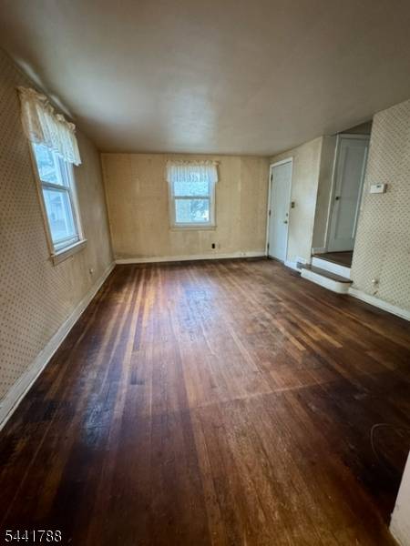 671 Crescent Dr, Bound Brook Boro, NJ 08805