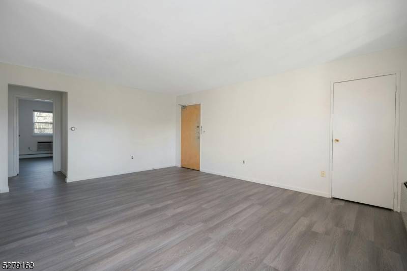80 E Main St #6, Mendham Boro, NJ 07945