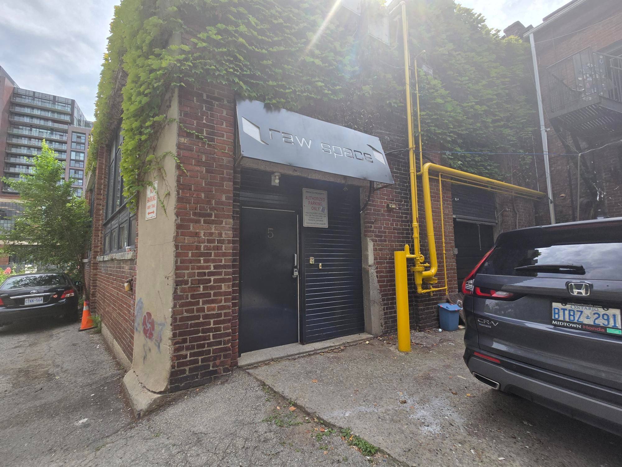 221 Sterling RD E #05, Toronto C01, ON M6R 2B2