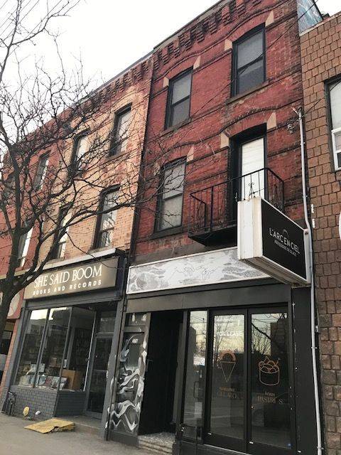 376 College ST #2nd Flr, Toronto C01, ON M5T 1S6