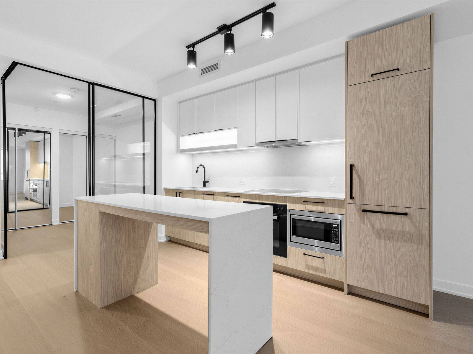 91 Montclair AVE #528, Toronto C03, ON M5P 0B1