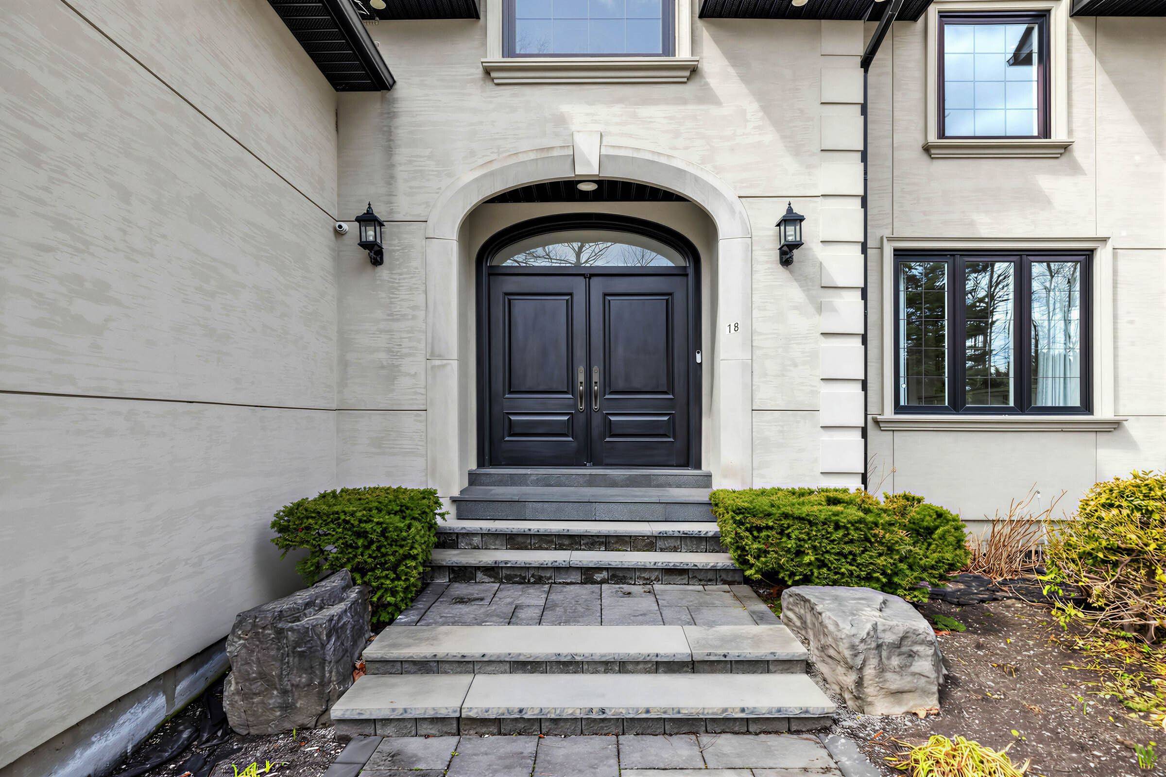 18 Walnut Glen PL, Markham, ON L6C 1A3