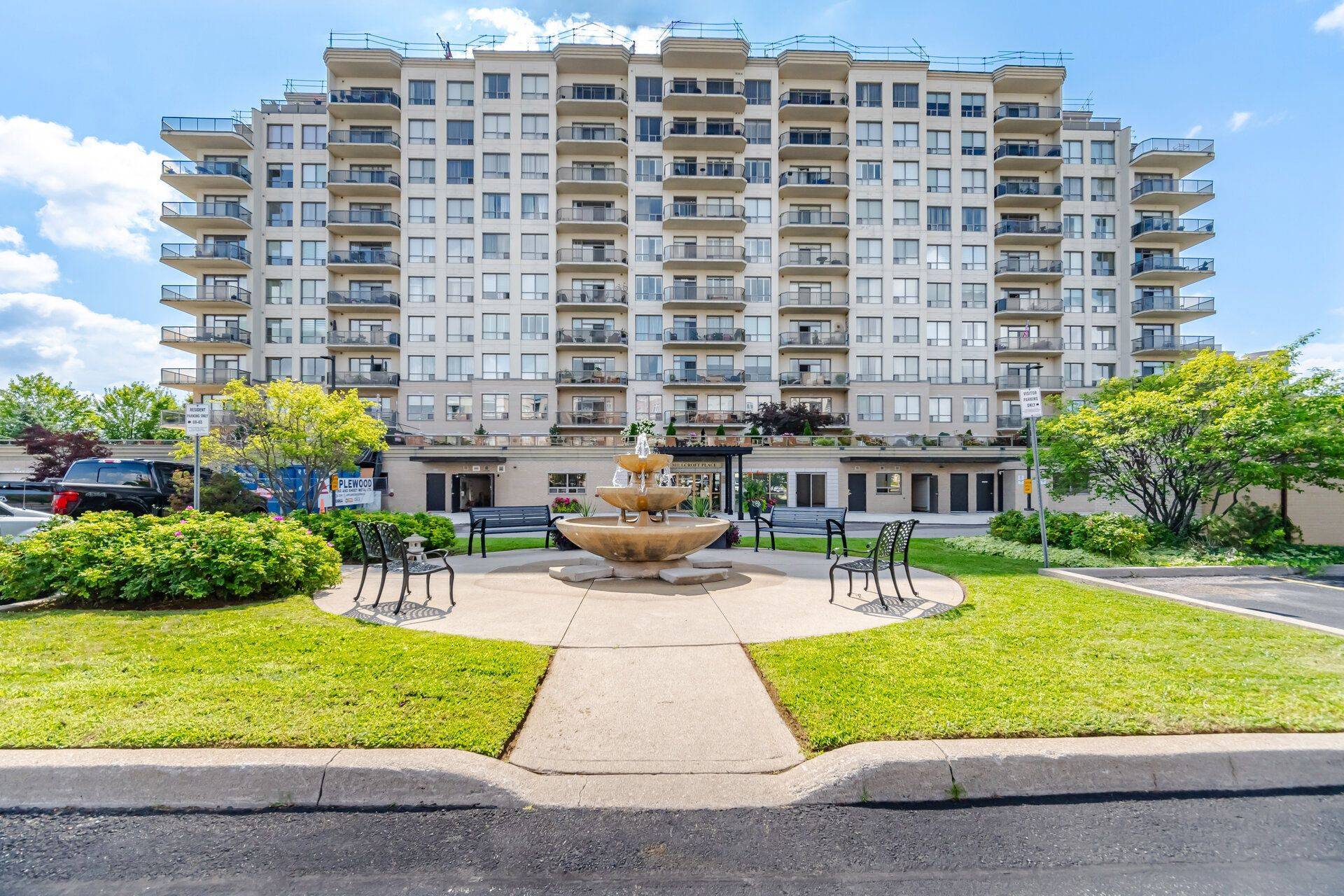 1998 Ironstone DR #601, Burlington, ON L7L 7P7