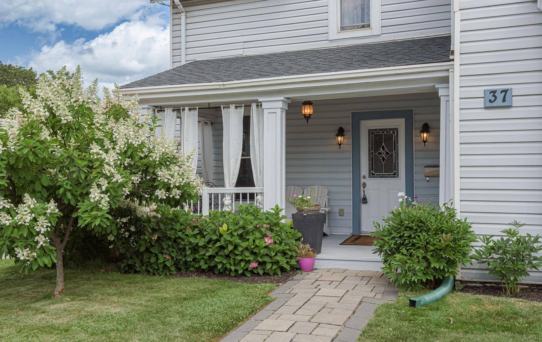 37 Main ST N, Halton Hills, ON L7J 1V5