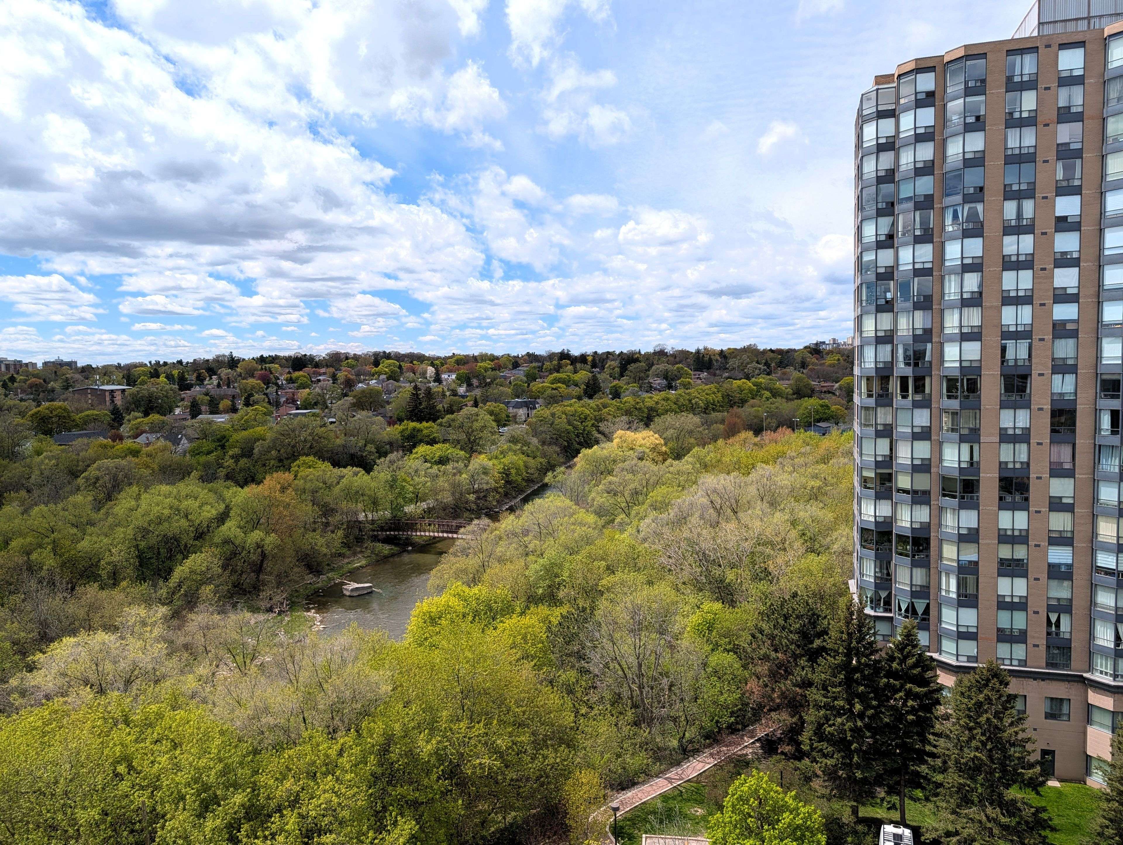 10 Wilby CRES #907, Toronto W04, ON M9N 0B6