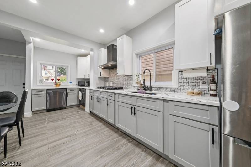 297 W Runyon St, Newark City, NJ 07108