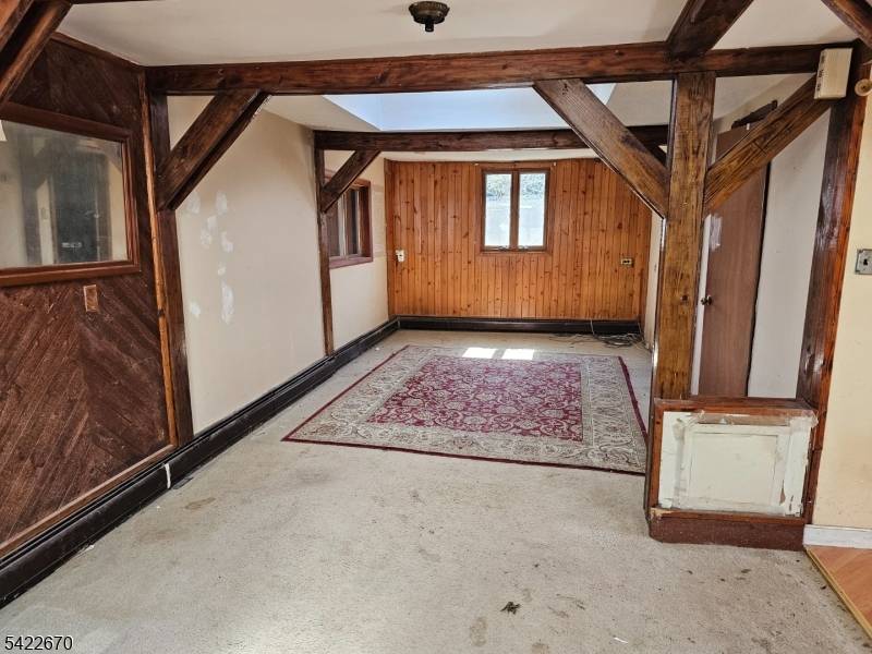 30 Riverside Dr, Oakland Boro, NJ 07436