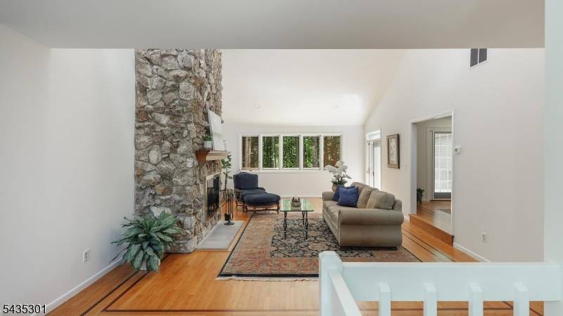 2 Springdale Ln, Warren Twp., NJ 07059