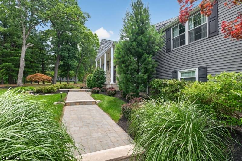 10 Berkshire Dr, Warren Twp., NJ 07059