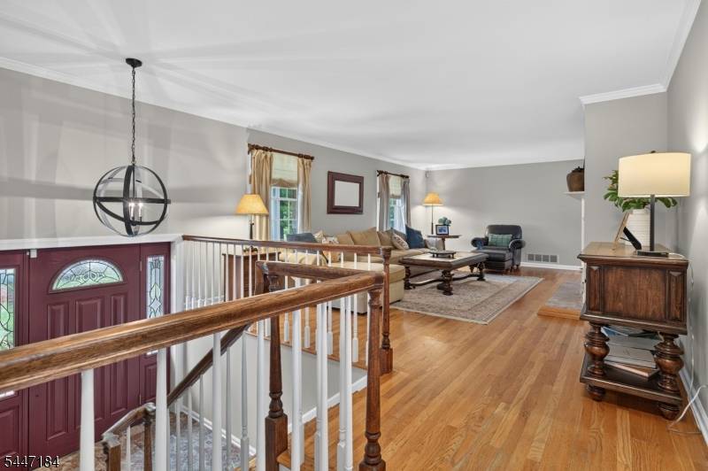 10 Berkshire Dr, Warren Twp., NJ 07059
