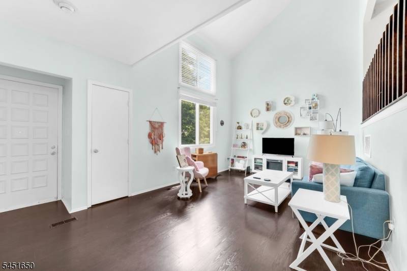 111 Alpine Ct, Stanhope Boro, NJ 07874