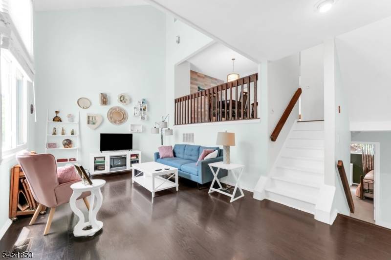 111 Alpine Ct, Stanhope Boro, NJ 07874