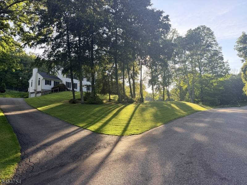 7 Ike Williams Rd, Hampton Twp., NJ 07860