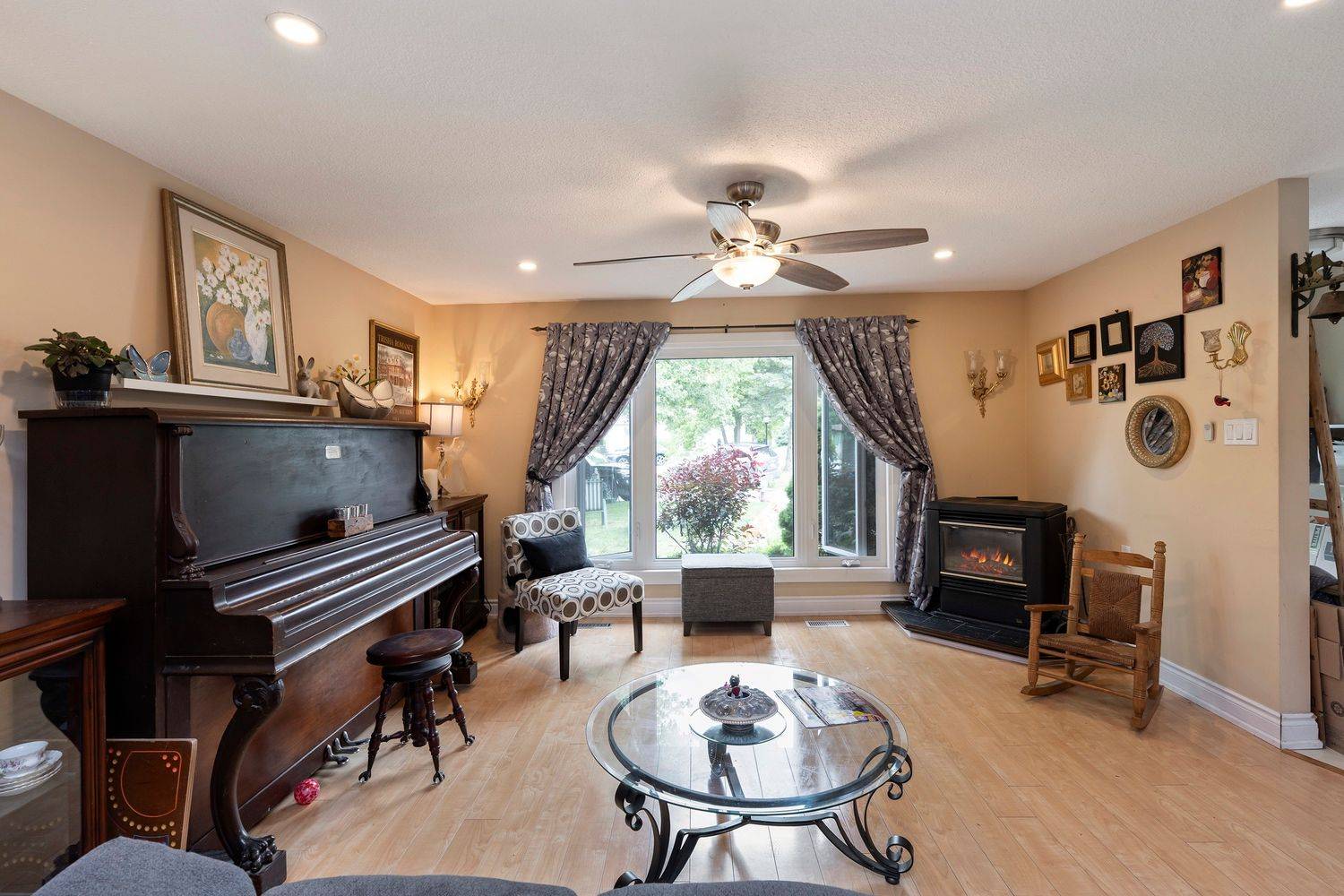 11 Tamarack CT, New Tecumseth, ON L0G 1W0