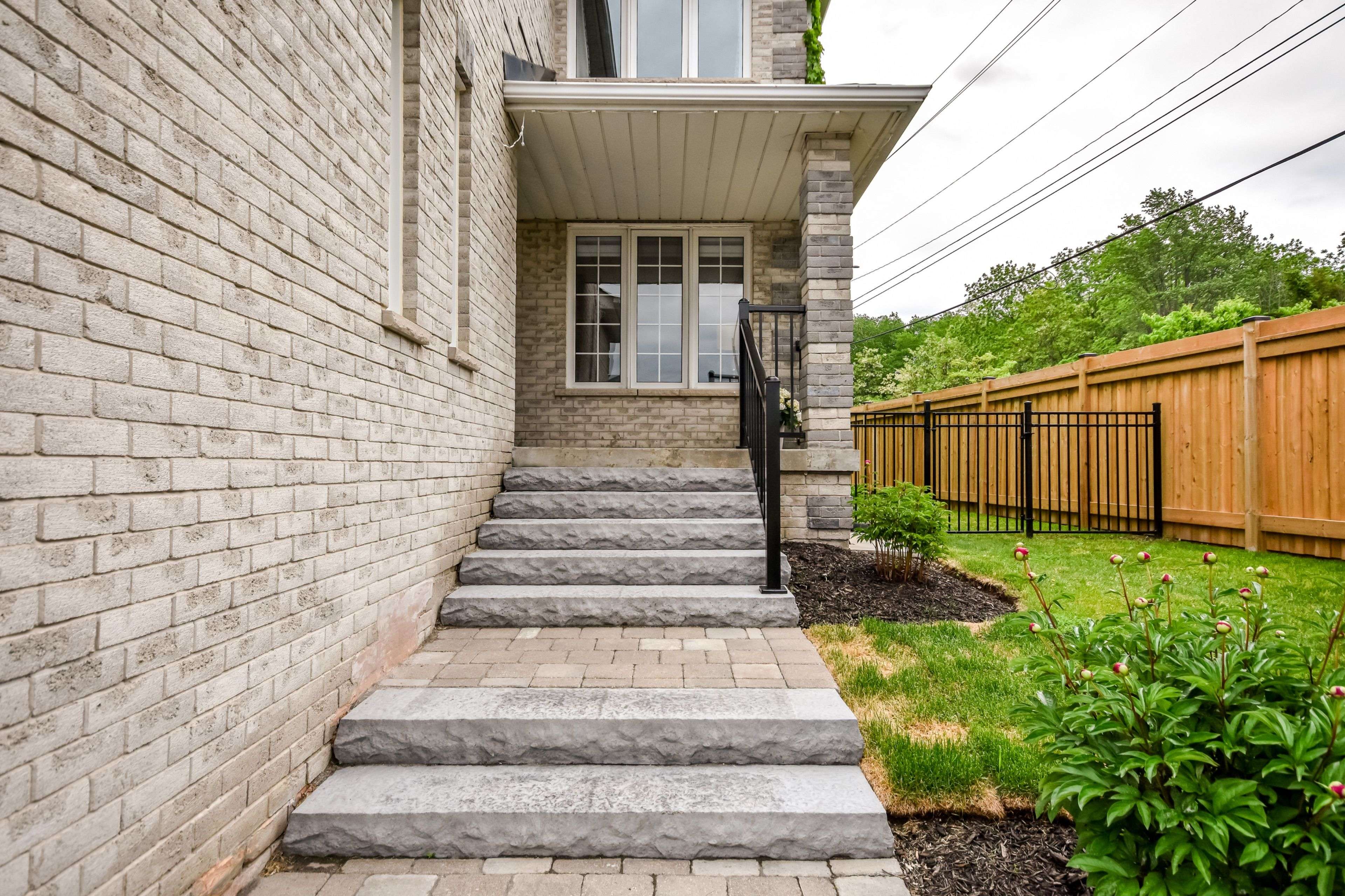 1 Hawkins DR, Barrie, ON L4N 0A5