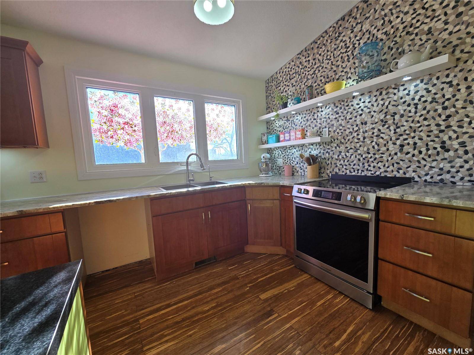 531 Scott STREET, Weyburn, SK S4H 1T2