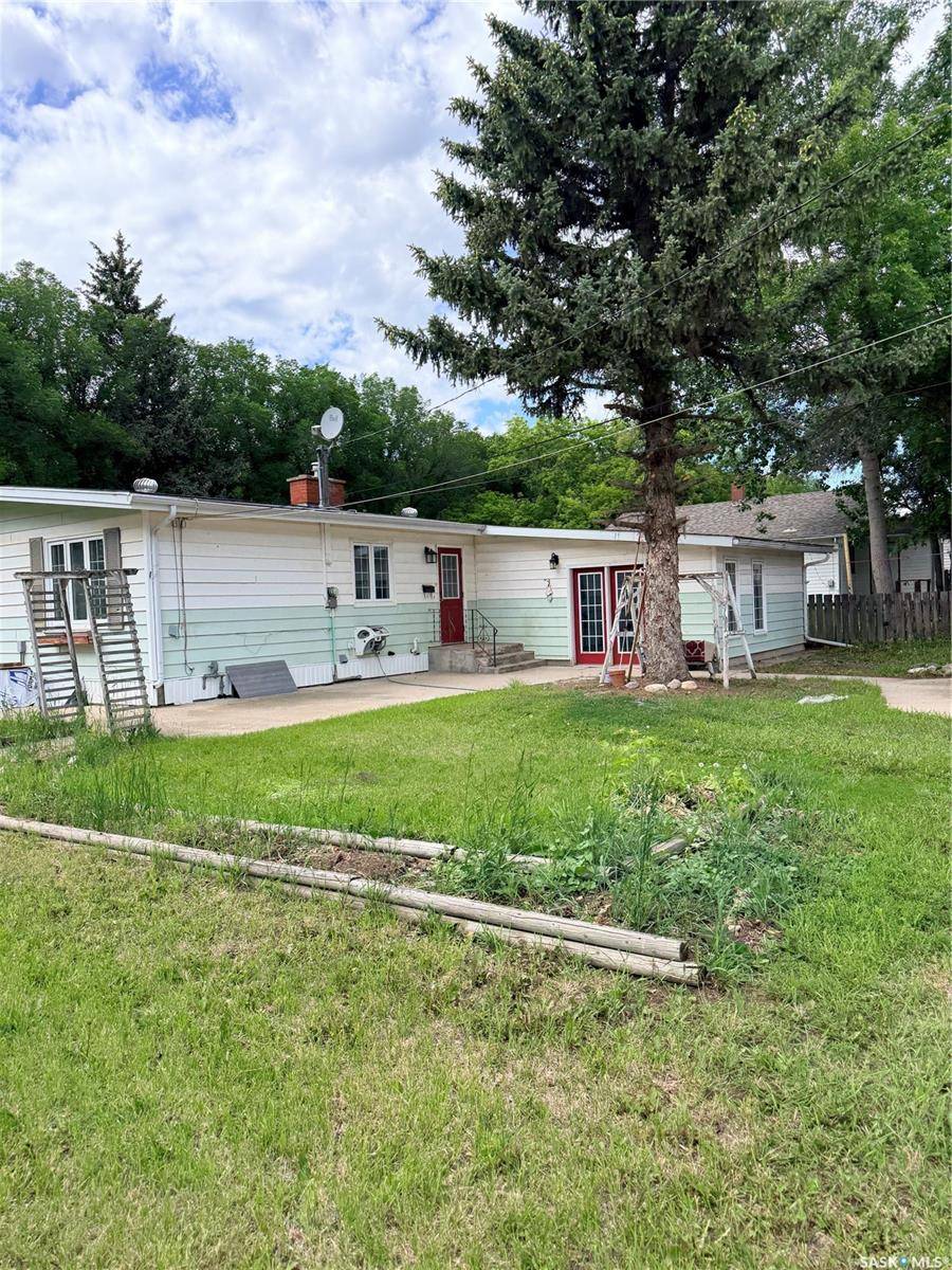706 3rd STREET E, Shaunavon, SK S0N 2M0